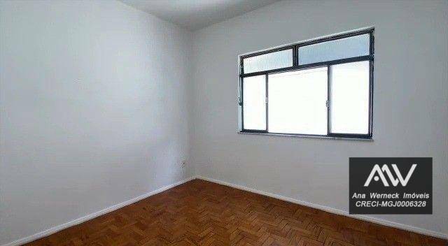 Apartamento à venda com 2 quartos, 70m² - Foto 3