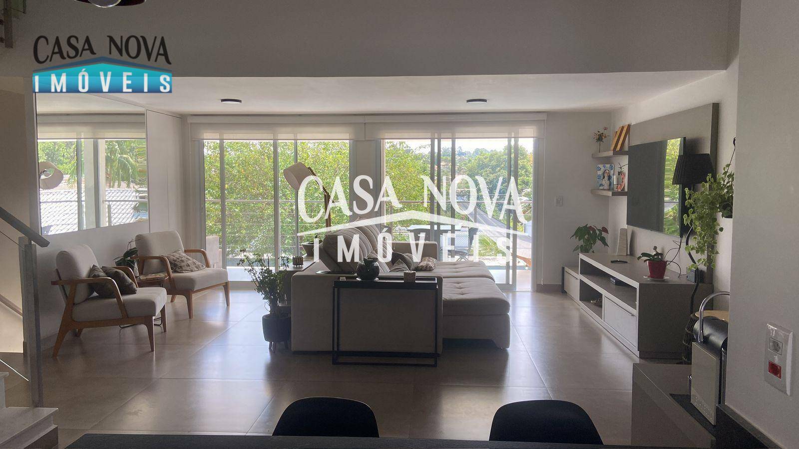 Casa de Condomínio para alugar com 4 quartos, 293m² - Foto 3