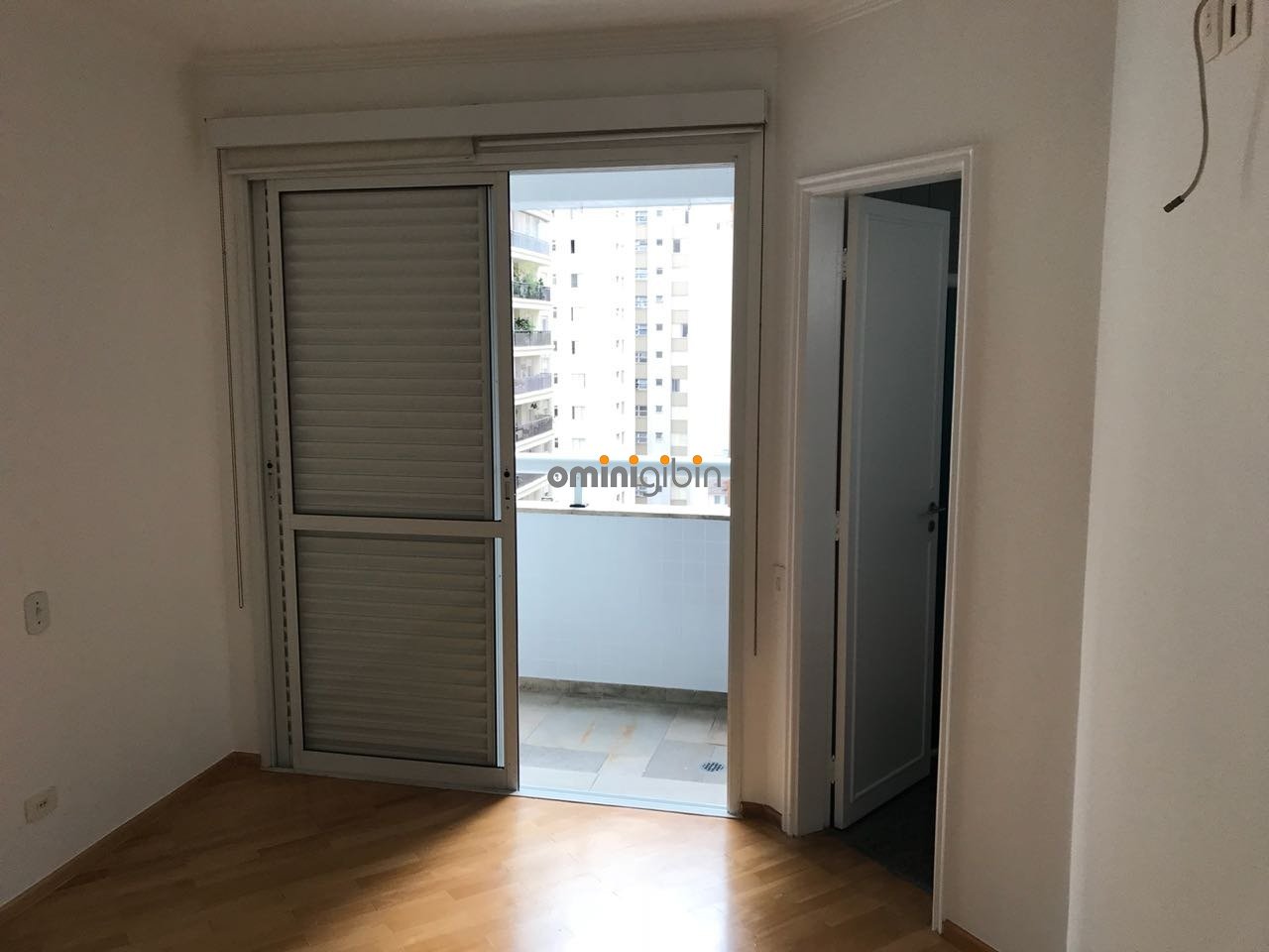 Apartamento à venda com 2 quartos, 67m² - Foto 3