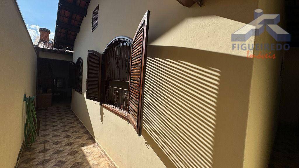 Casa à venda com 3 quartos, 212m² - Foto 11