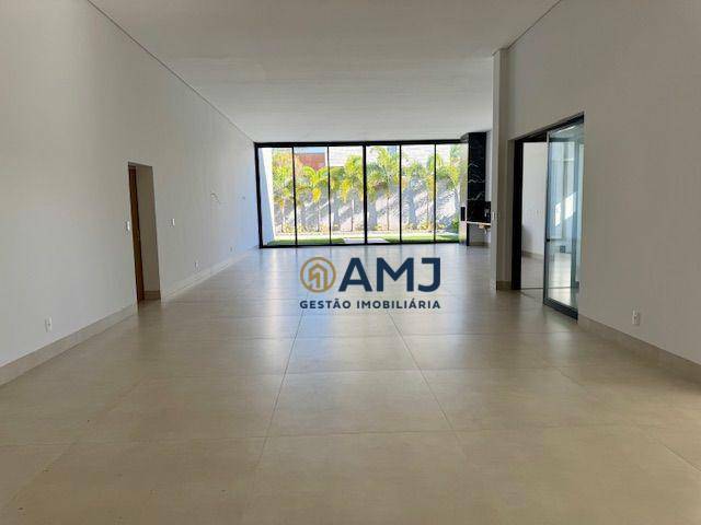 Casa de Condomínio à venda com 4 quartos, 530m² - Foto 2