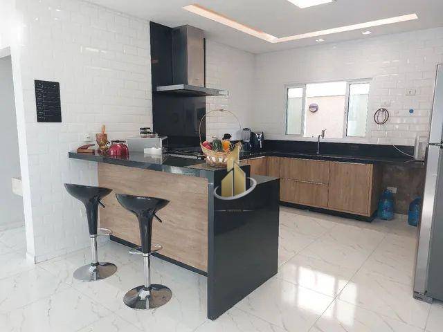 Sobrado à venda com 3 quartos, 312m² - Foto 1