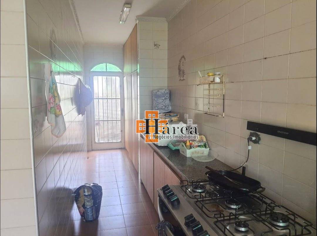 Casa à venda com 3 quartos, 256m² - Foto 9