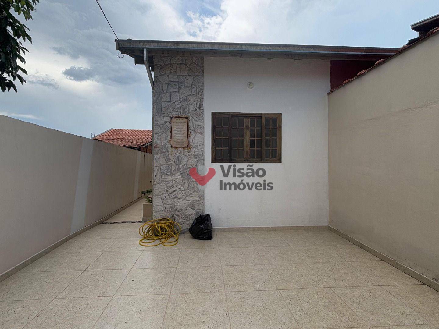 Casa à venda com 3 quartos, 63m² - Foto 1