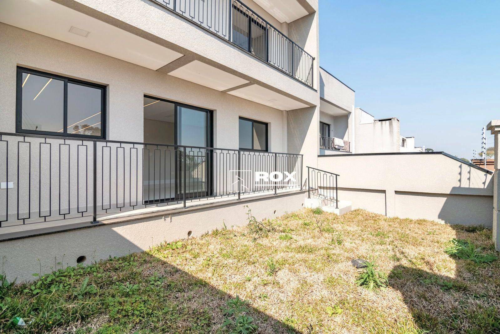 Casa de Condomínio à venda com 3 quartos, 327m² - Foto 2