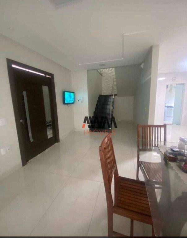 Sobrado à venda com 3 quartos, 243m² - Foto 4