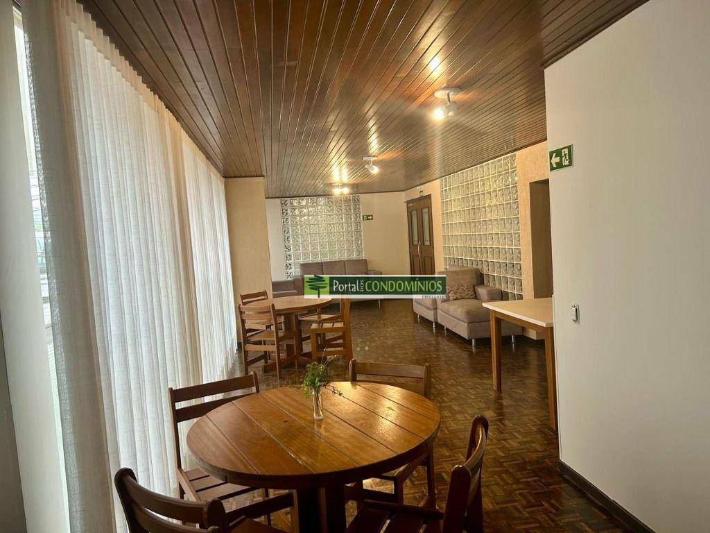 Apartamento para alugar com 3 quartos, 115m² - Foto 14