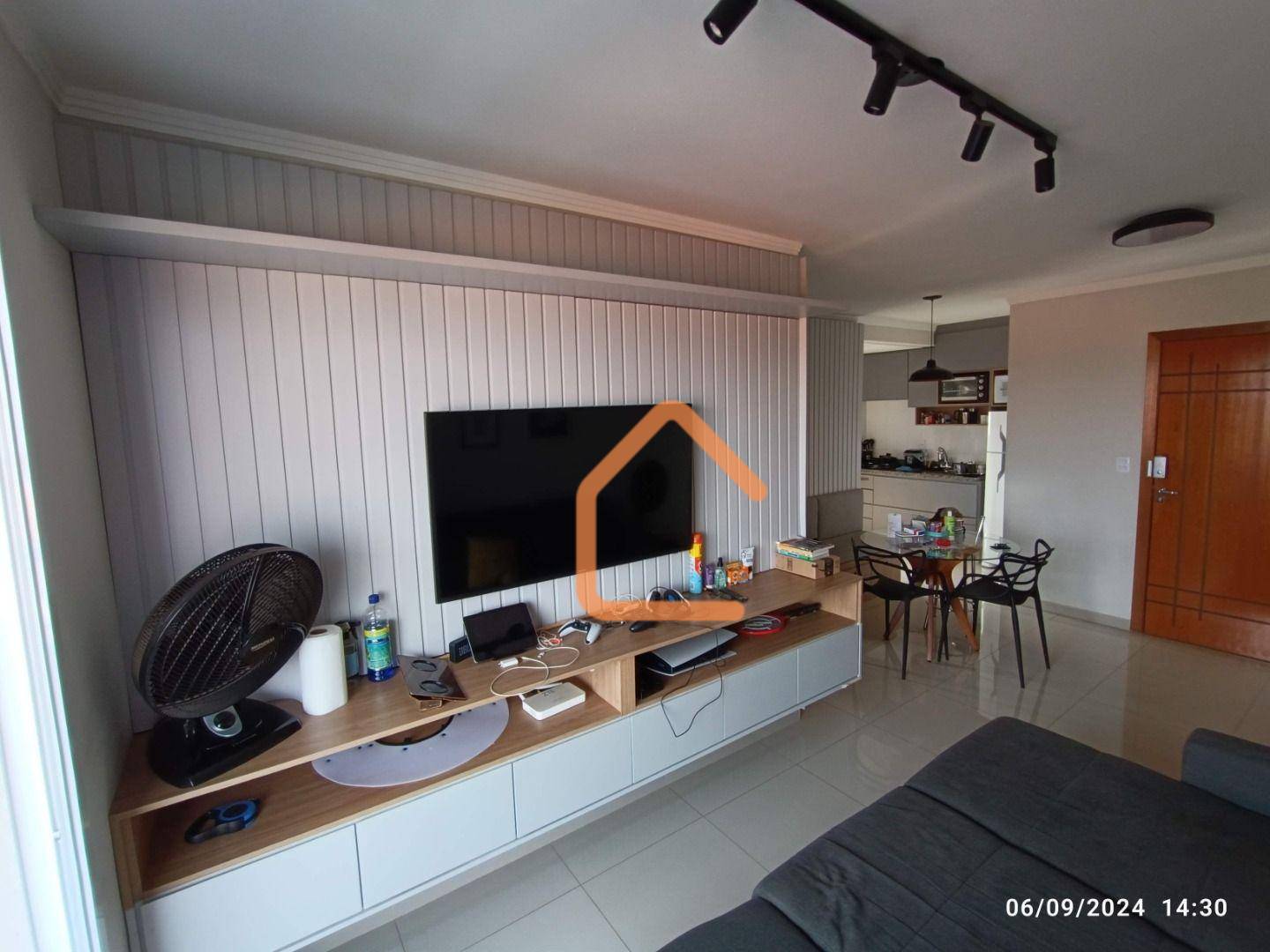 Apartamento à venda com 2 quartos, 65m² - Foto 3