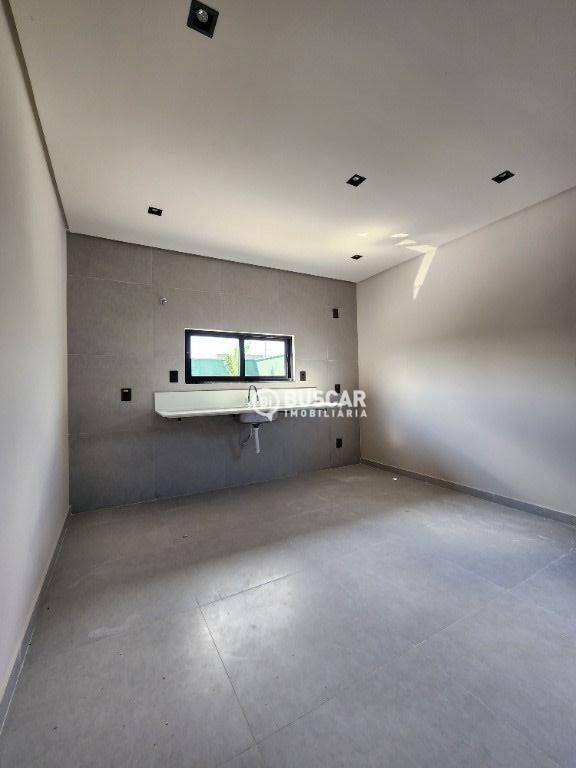 Casa de Condomínio à venda com 4 quartos, 215m² - Foto 5