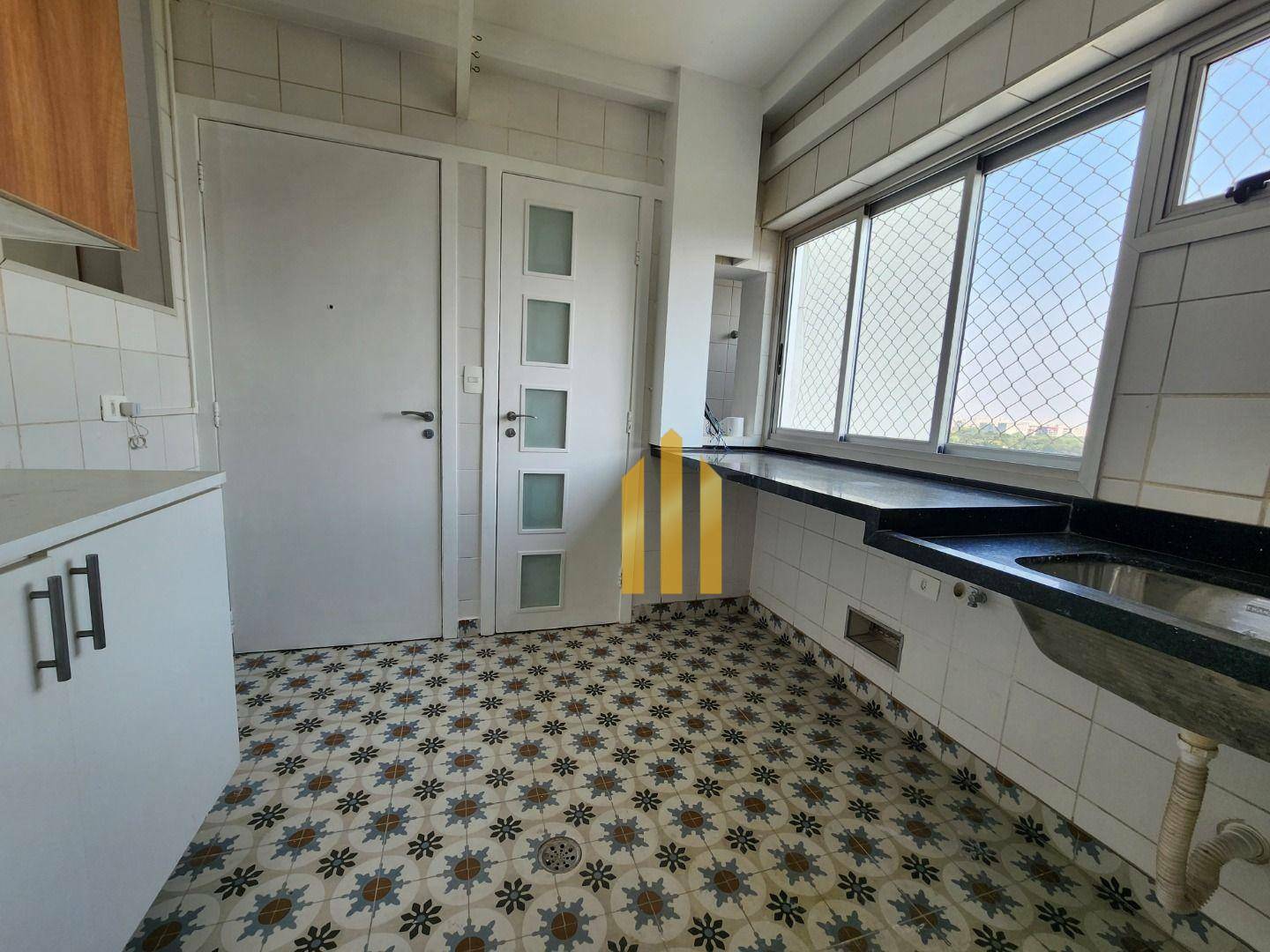 Apartamento à venda e aluguel com 3 quartos, 141m² - Foto 9