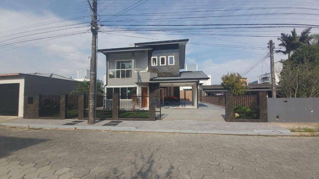 Casa à venda com 3 quartos, 270m² - Foto 2