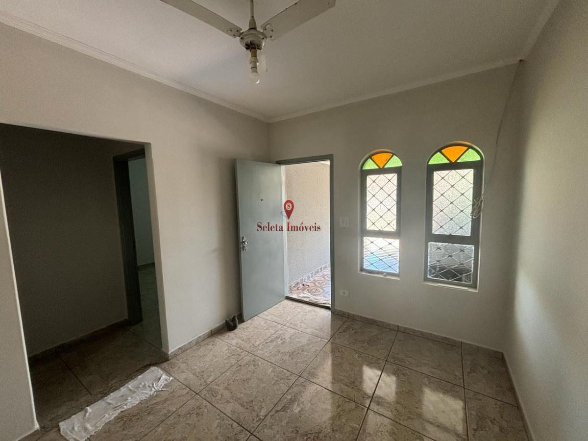 Casa à venda com 2 quartos, 250m² - Foto 4