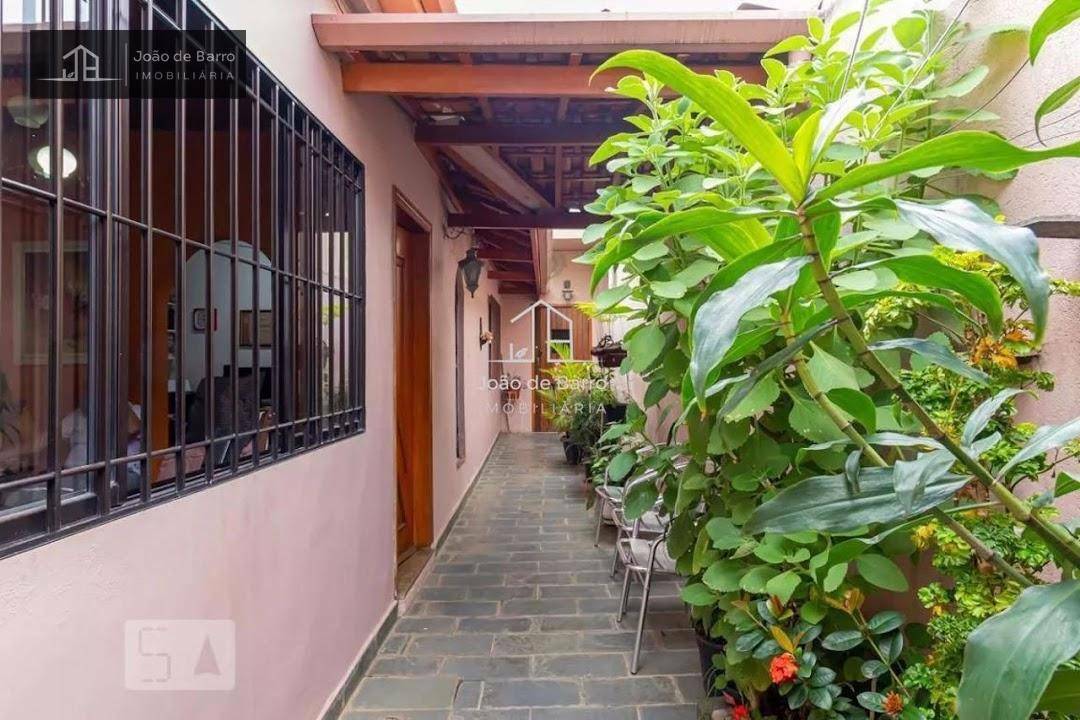 Casa à venda com 4 quartos, 166m² - Foto 1