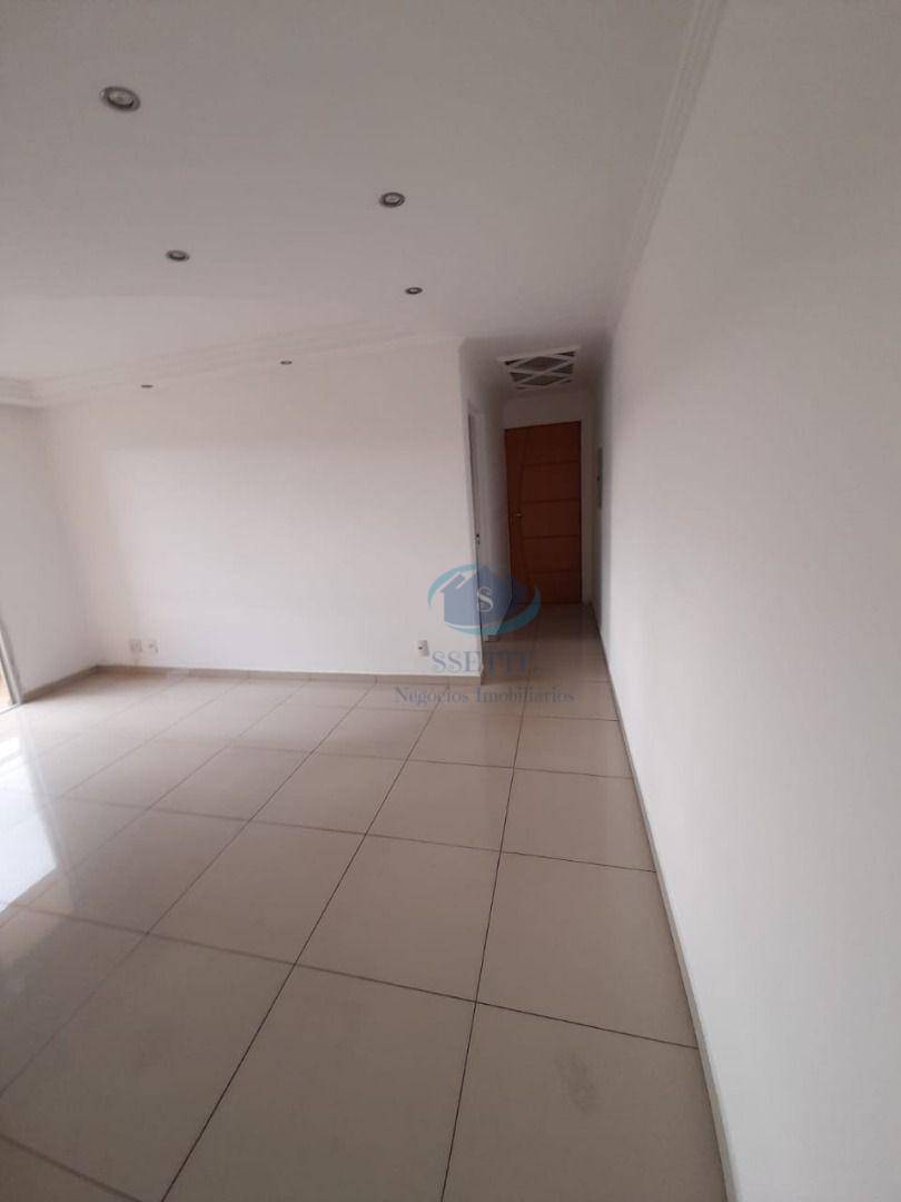 Apartamento à venda com 3 quartos, 66m² - Foto 2