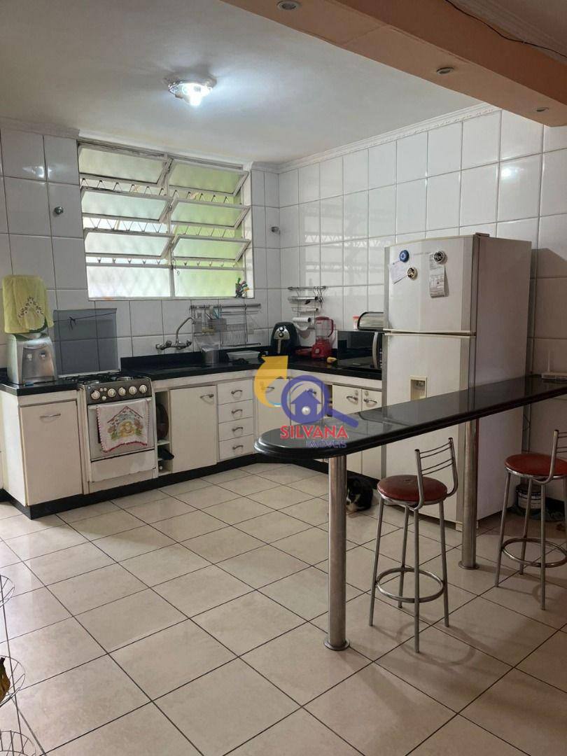 Casa para alugar com 6 quartos, 193m² - Foto 4