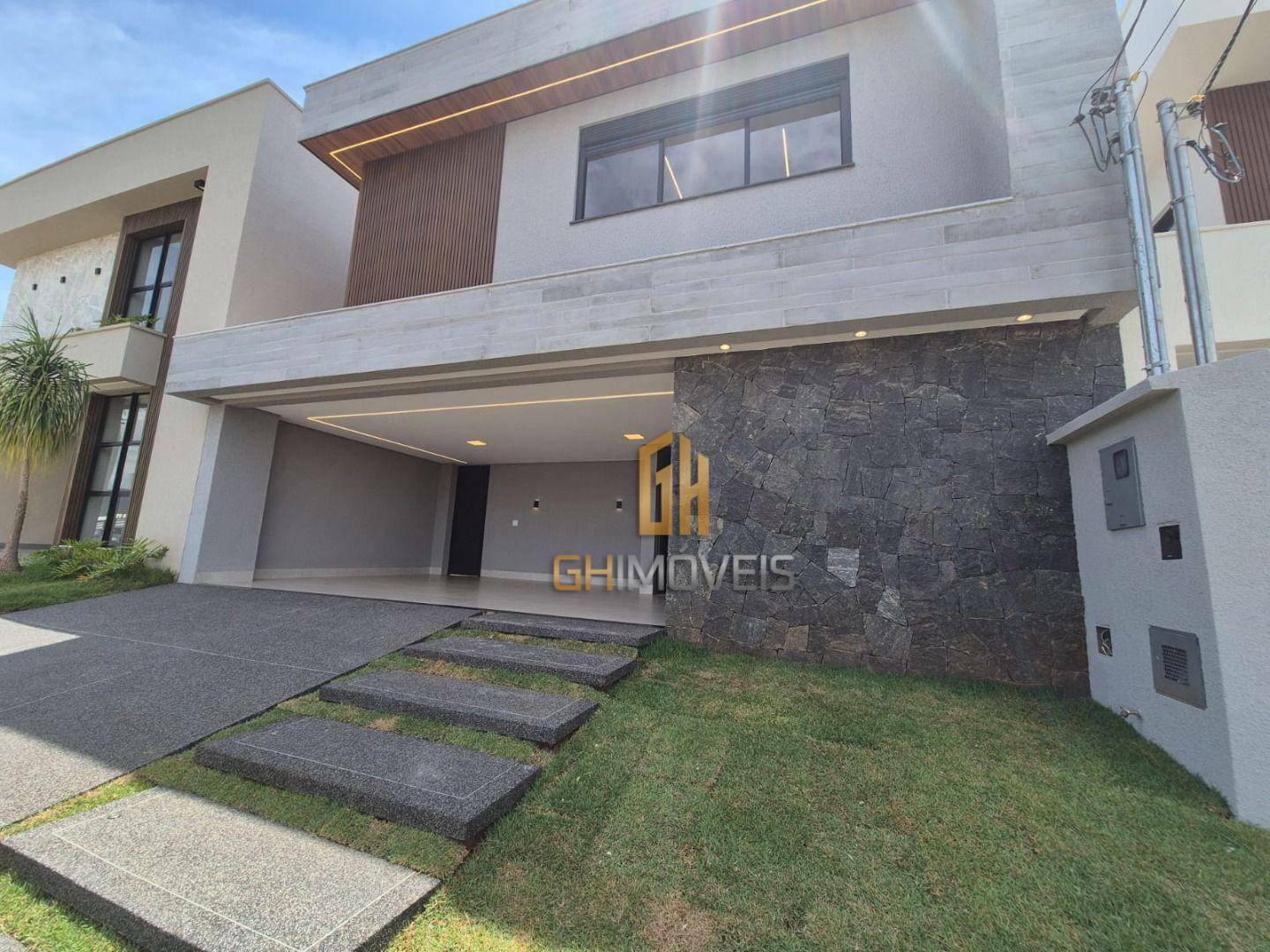 Sobrado à venda com 4 quartos, 201m² - Foto 1