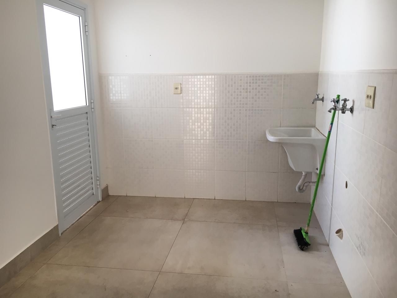 Casa para alugar com 4 quartos, 280m² - Foto 11