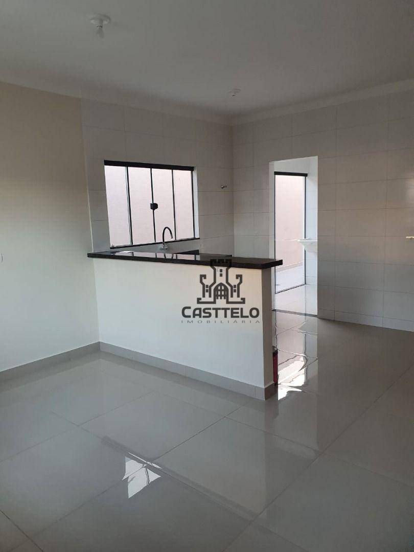 Casa à venda com 3 quartos, 73m² - Foto 1