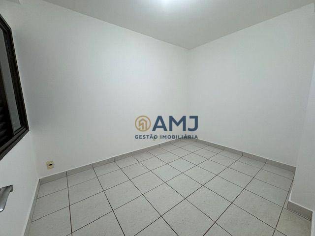 Apartamento para alugar com 3 quartos, 98m² - Foto 11