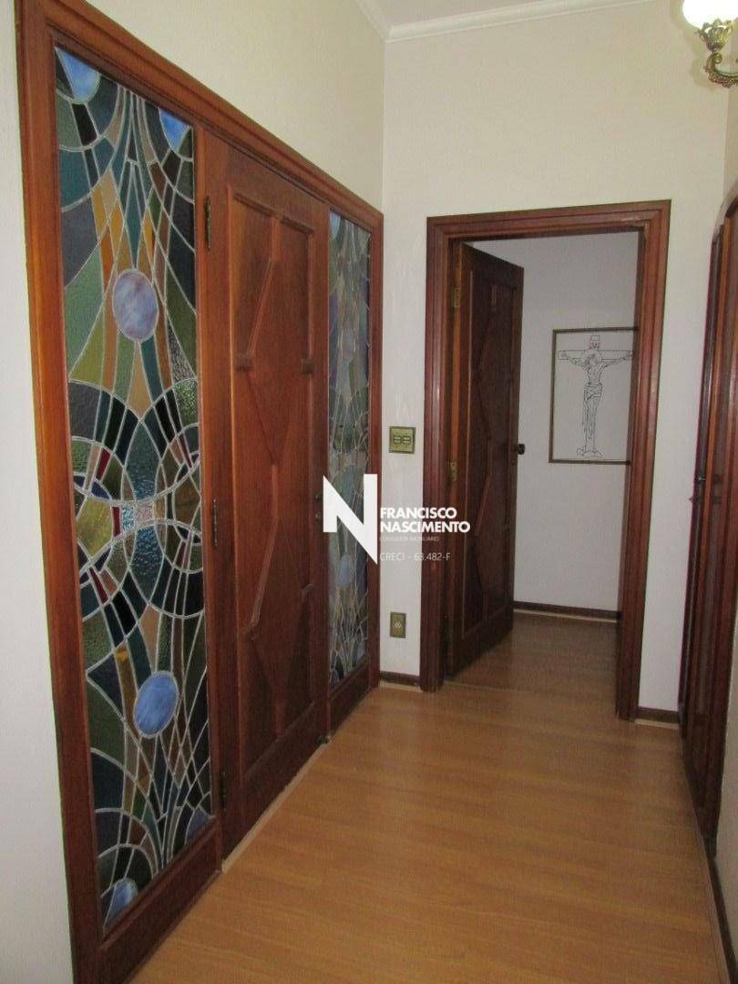 Casa à venda com 4 quartos, 285m² - Foto 3