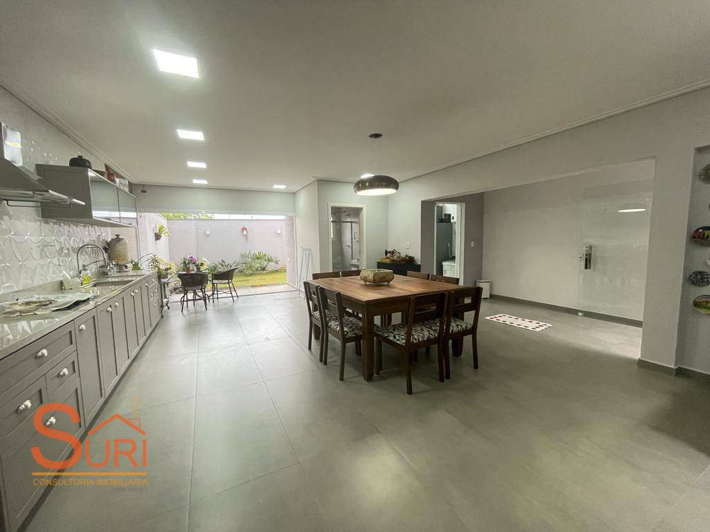 Casa à venda com 3 quartos, 250m² - Foto 7