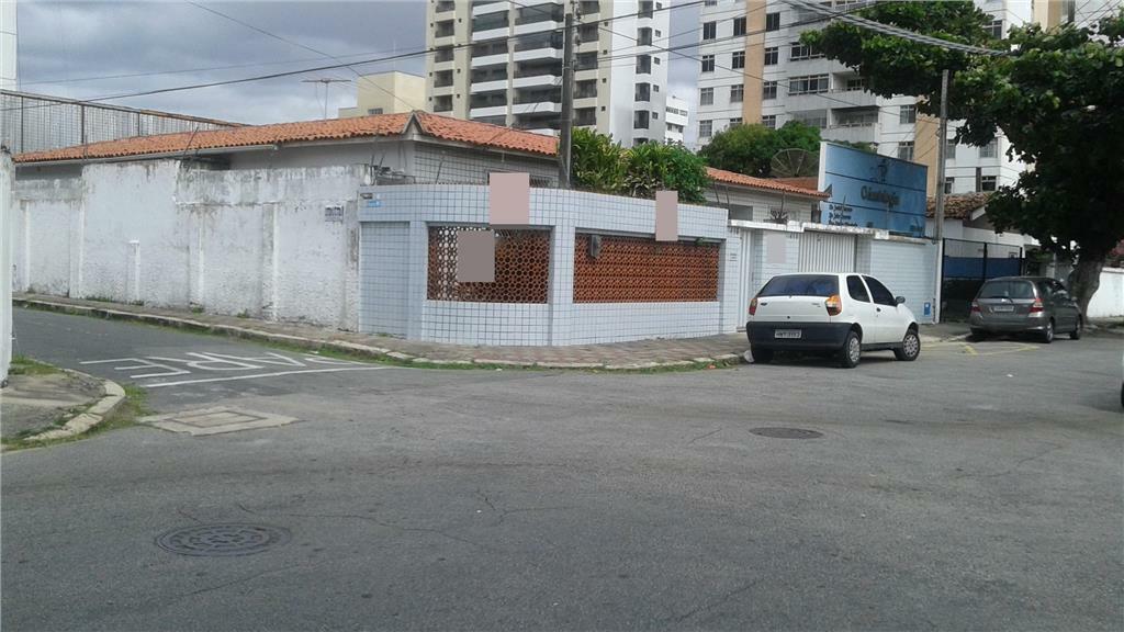 Casa à venda com 6 quartos, 250m² - Foto 2