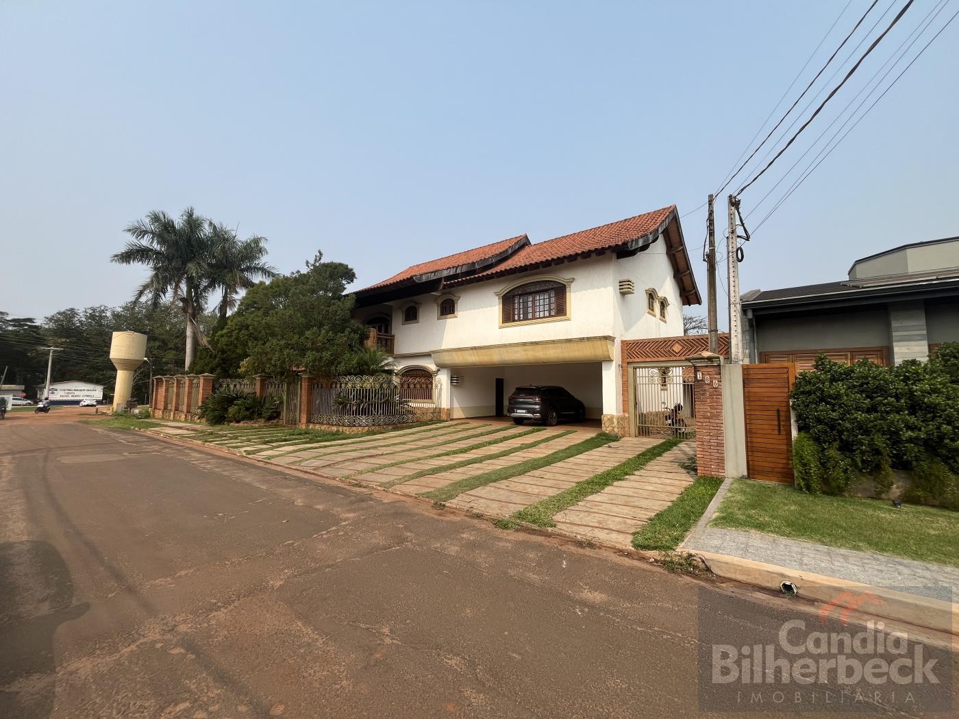 Casa à venda com 7 quartos, 1500m² - Foto 1