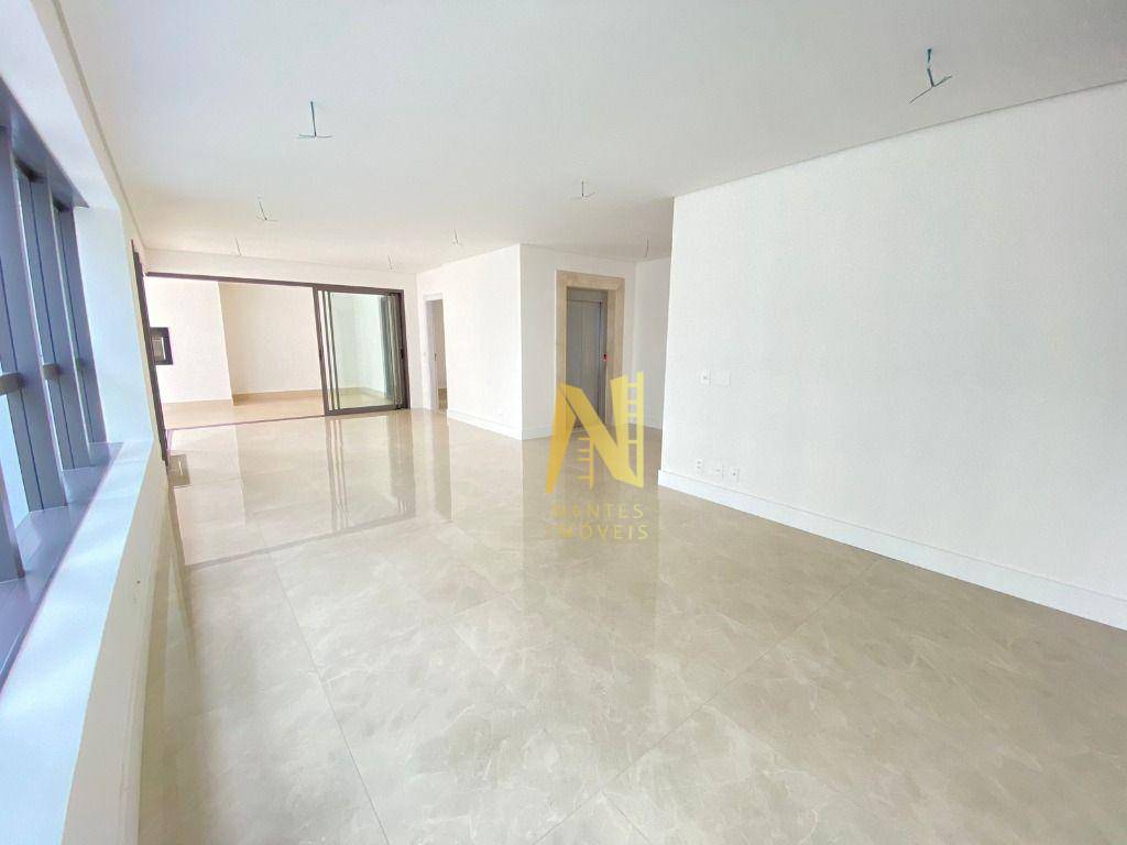 Apartamento à venda com 3 quartos, 216m² - Foto 1