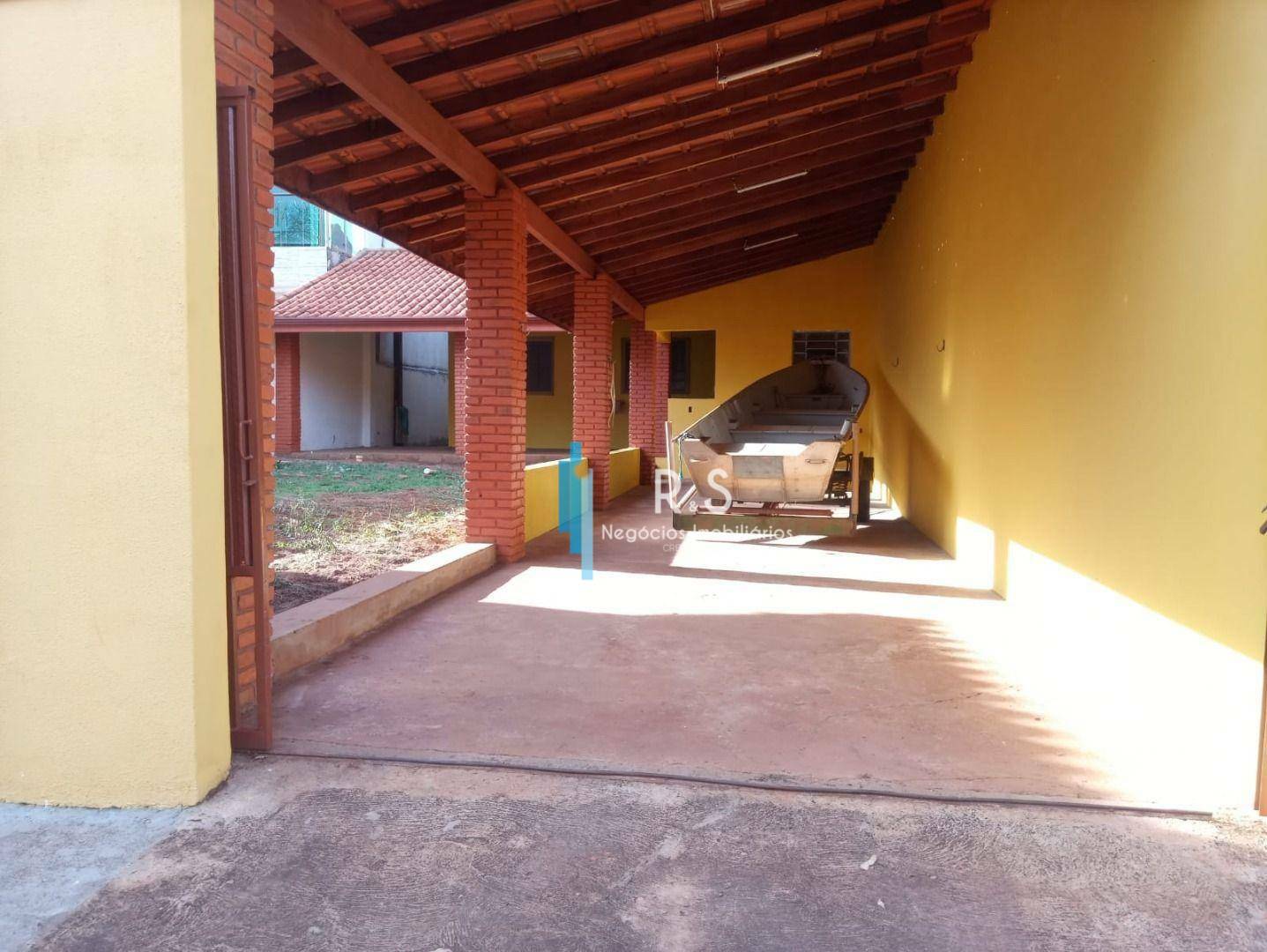 Fazenda à venda com 3 quartos, 250M2 - Foto 1