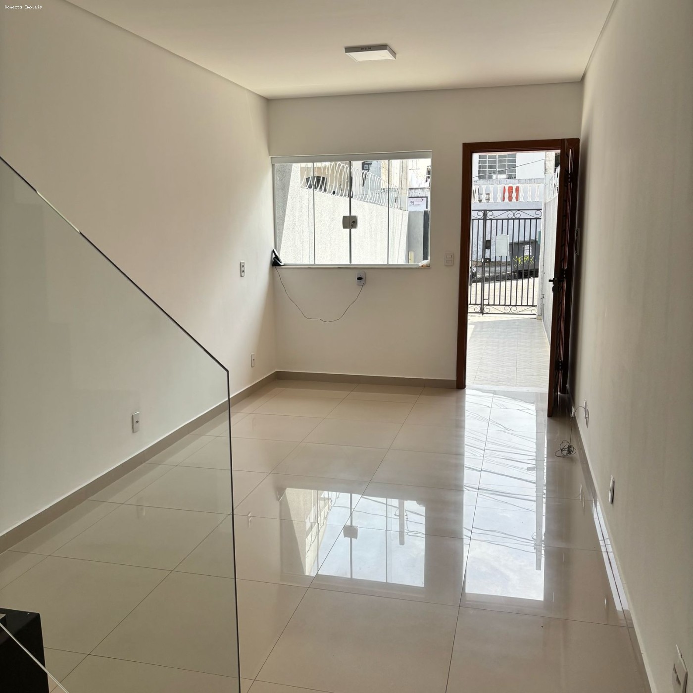 Casa à venda com 2 quartos, 70m² - Foto 3