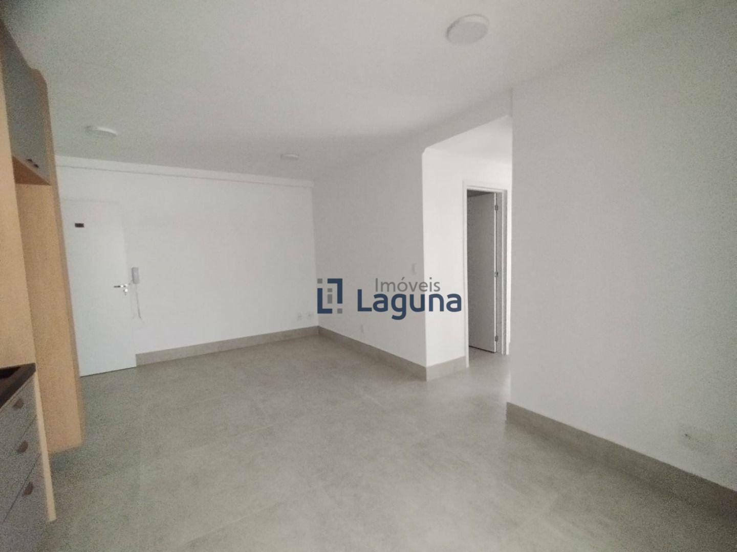 Apartamento para alugar com 2 quartos, 70m² - Foto 13