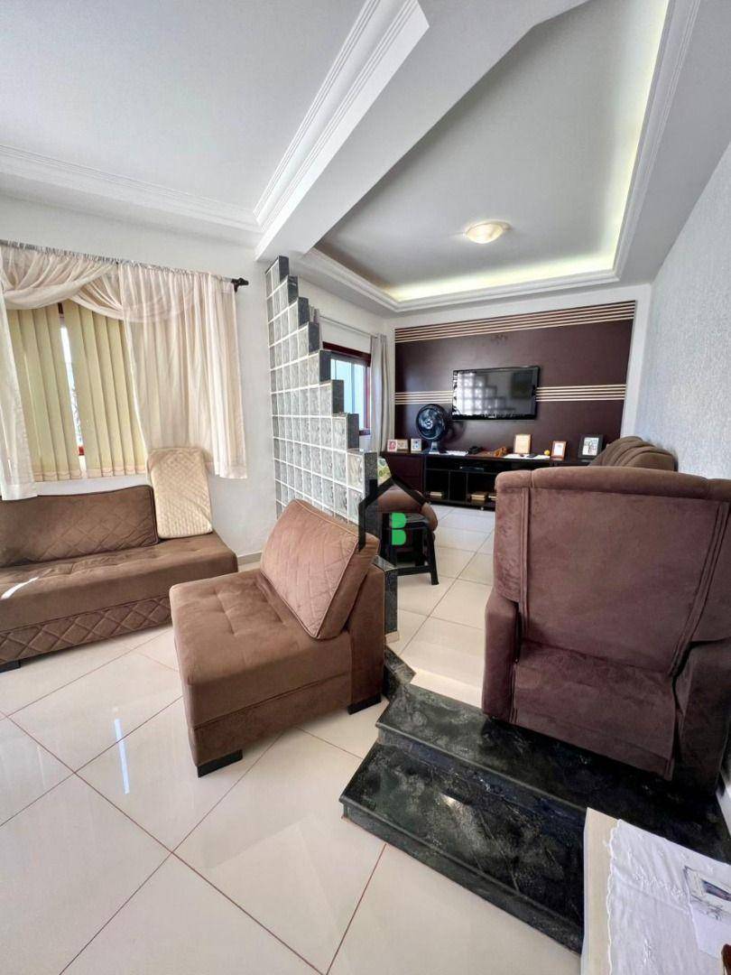 Casa, 3 quartos, 181 m² - Foto 2