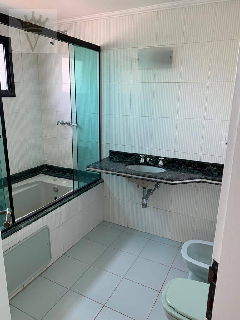 Apartamento para alugar com 3 quartos, 126m² - Foto 17