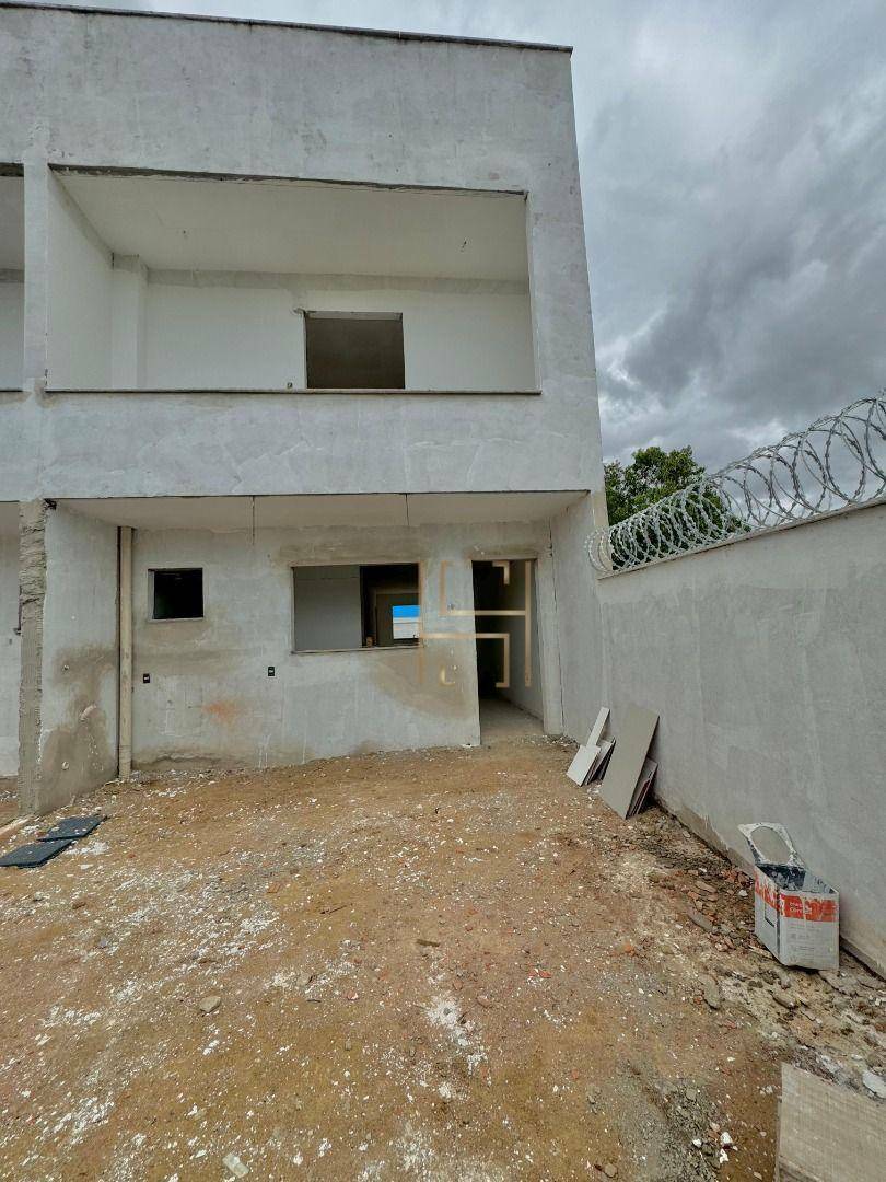 Casa à venda com 3 quartos, 100m² - Foto 4