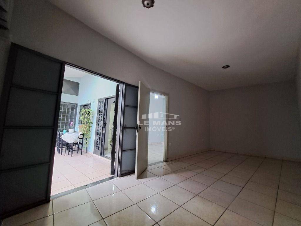 Casa à venda com 4 quartos, 250m² - Foto 22