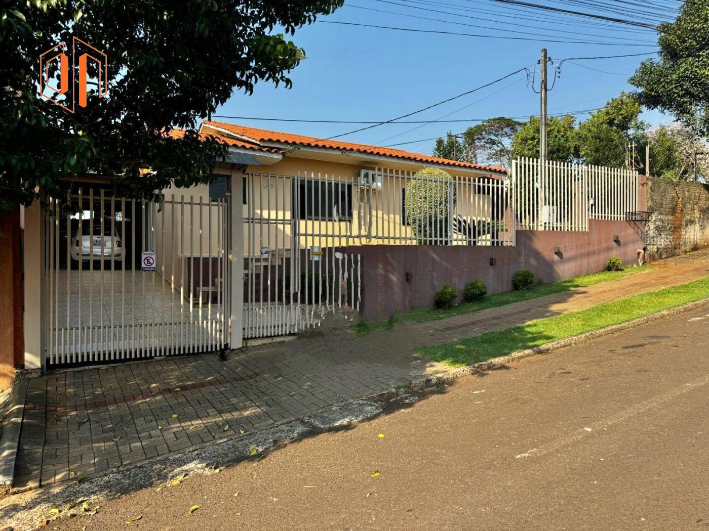 Casa à venda com 4 quartos, 300m² - Foto 2