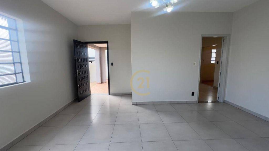 Casa à venda com 3 quartos, 167m² - Foto 2