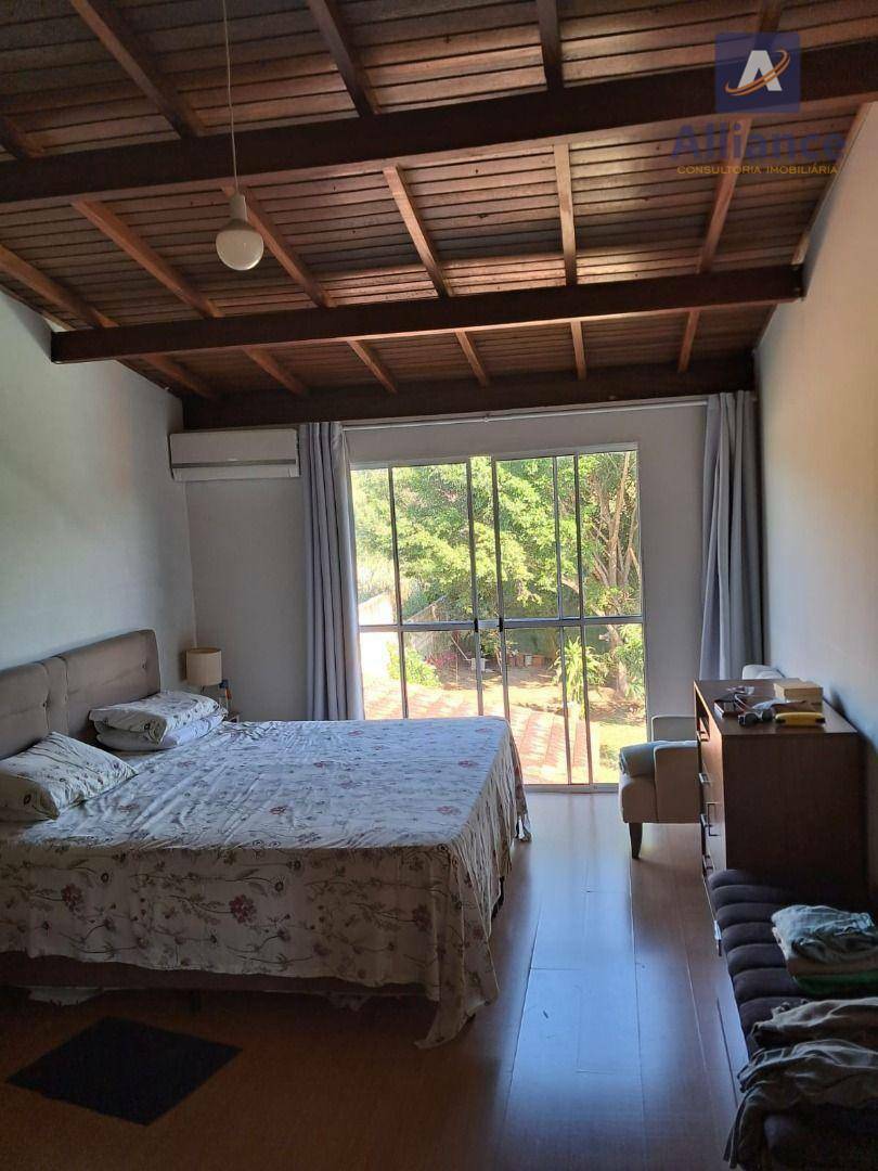 Chácara à venda com 4 quartos, 331m² - Foto 17