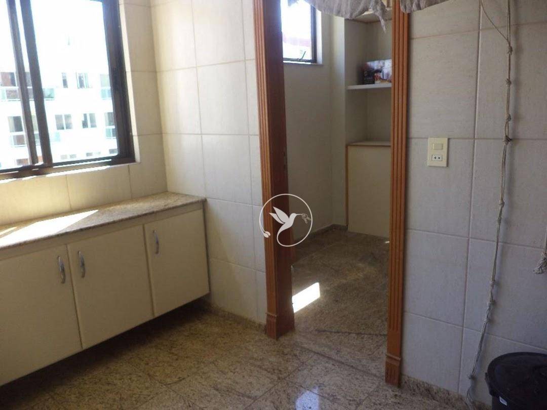 Apartamento à venda com 4 quartos, 240m² - Foto 18