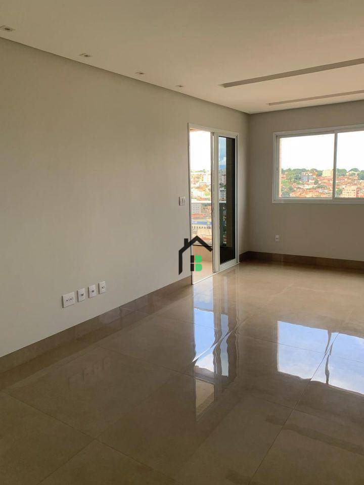 Apartamento, 3 quartos, 140 m² - Foto 2