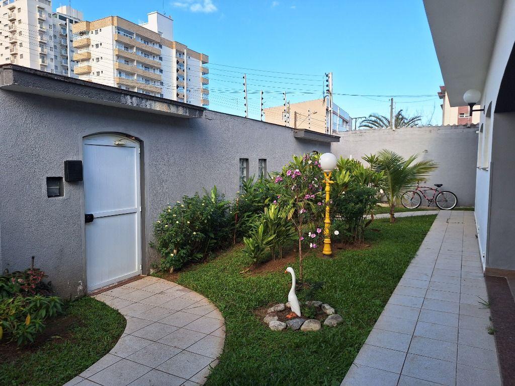 Casa à venda com 4 quartos, 402m² - Foto 1