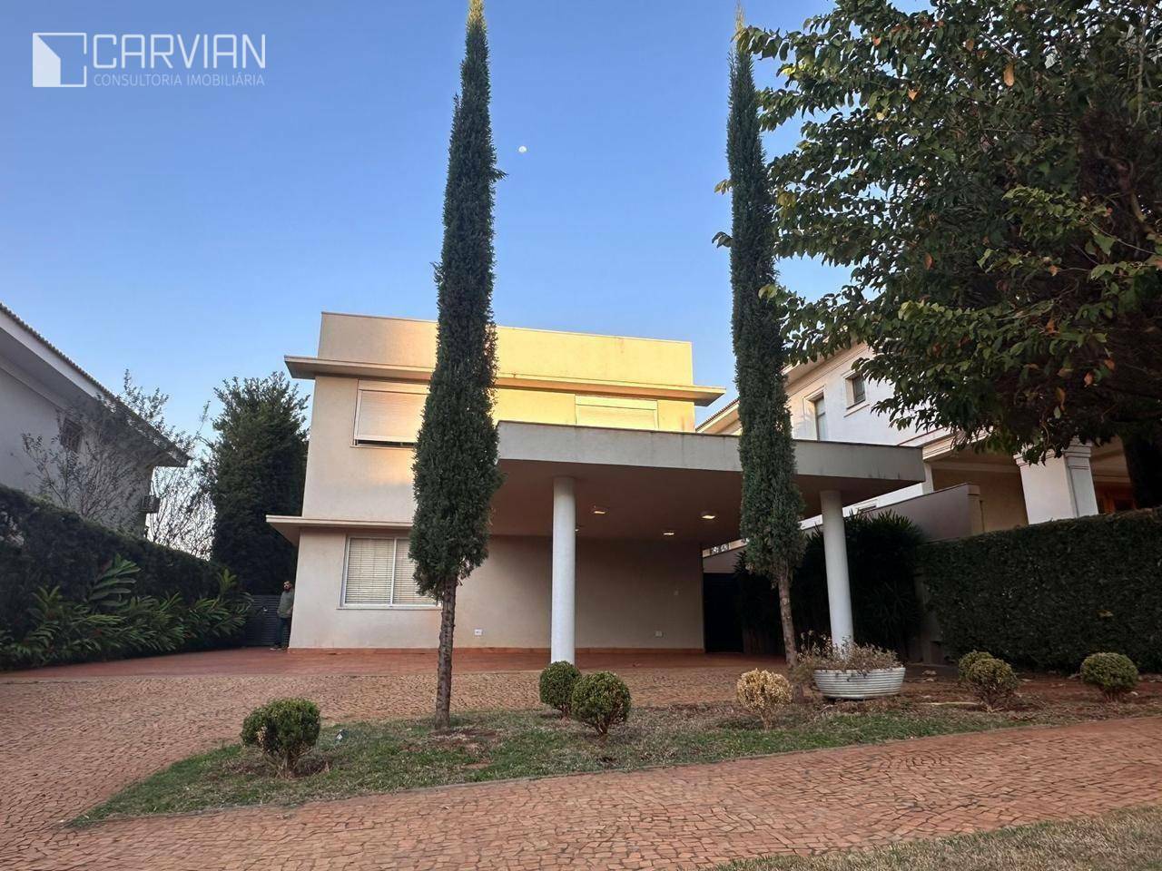 Casa de Condomínio para alugar com 3 quartos, 333m² - Foto 2