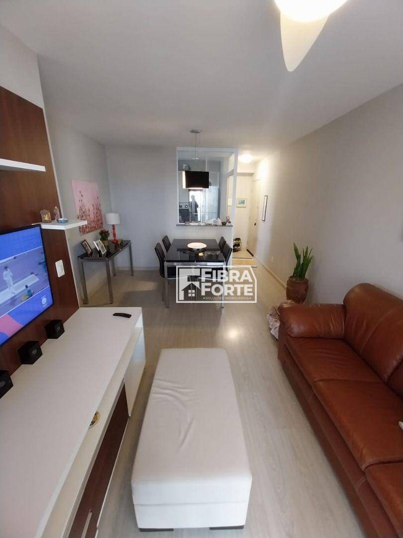 Apartamento à venda com 3 quartos, 77m² - Foto 2