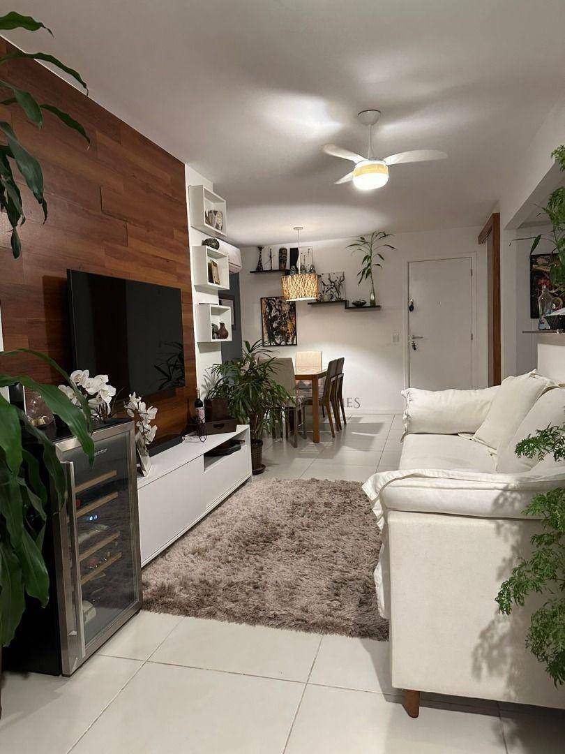 Apartamento à venda com 2 quartos, 76m² - Foto 3