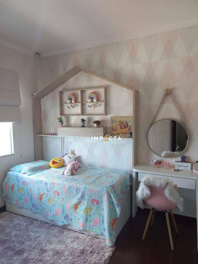 Casa à venda com 5 quartos, 240m² - Foto 13