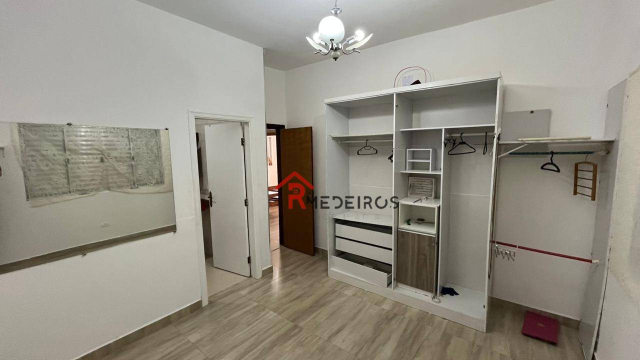 Casa para alugar com 3 quartos, 180m² - Foto 15