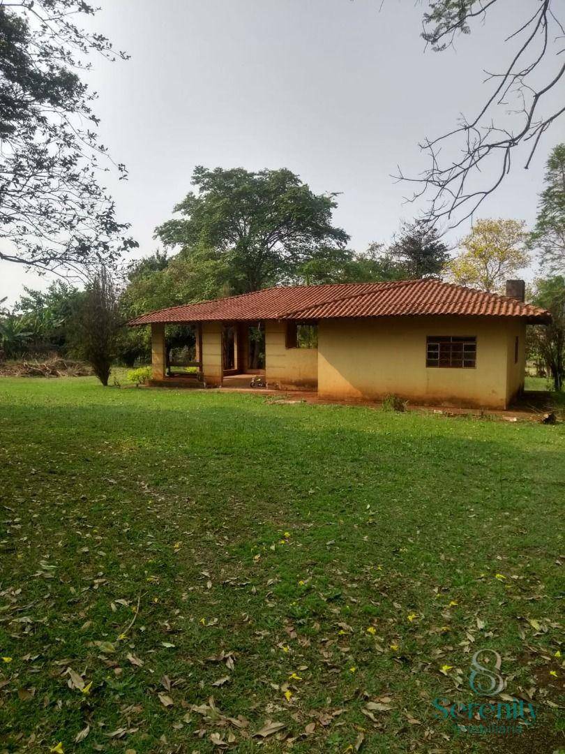 Chácara à venda e aluguel com 3 quartos, 190m² - Foto 1