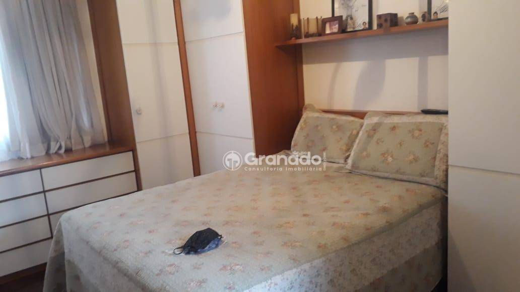 Apartamento à venda com 3 quartos, 100m² - Foto 2