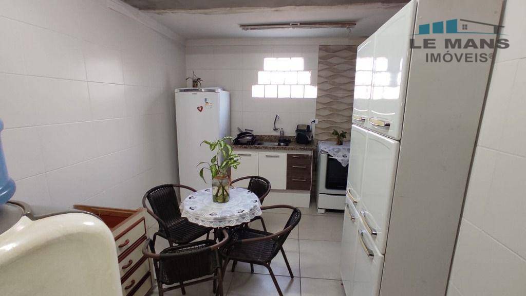 Casa à venda com 2 quartos, 85m² - Foto 12