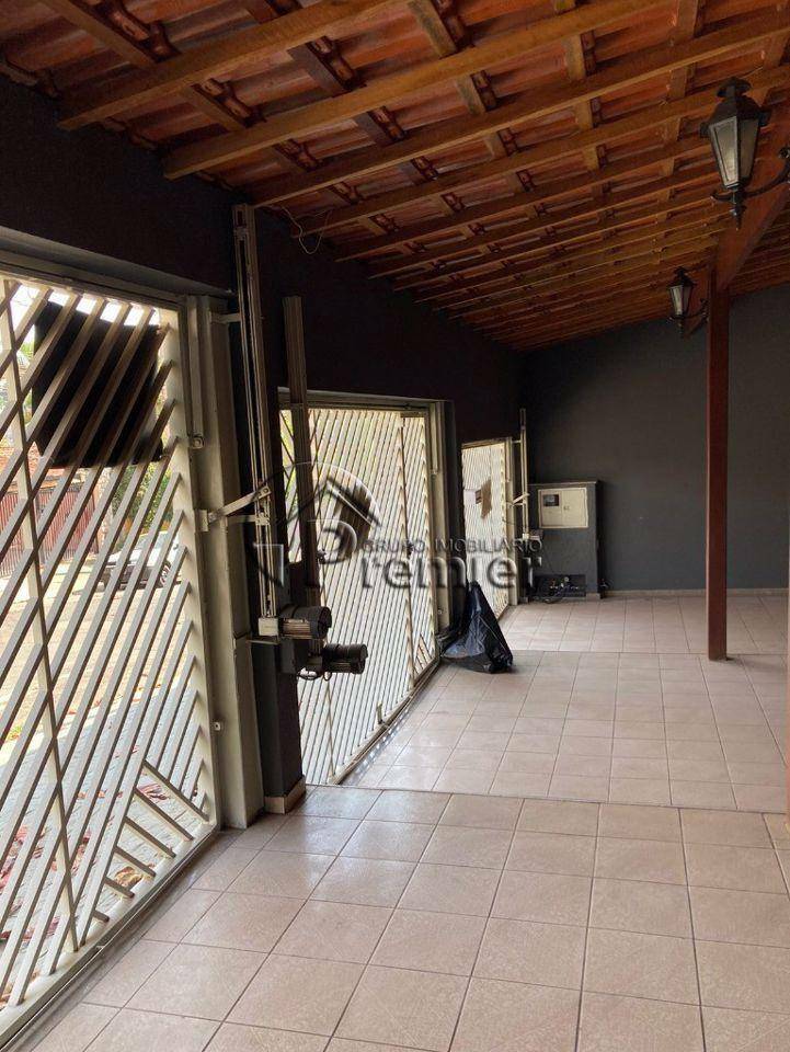 Casa à venda e aluguel com 3 quartos, 262m² - Foto 2